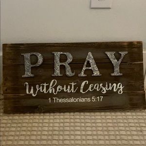 Brown wooden pray without ceasing sign